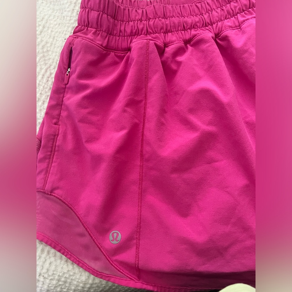 lululemon hotty hot high rise shorts (4”)